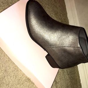 Never worn,cute boots w/ a silver glitter sparkle